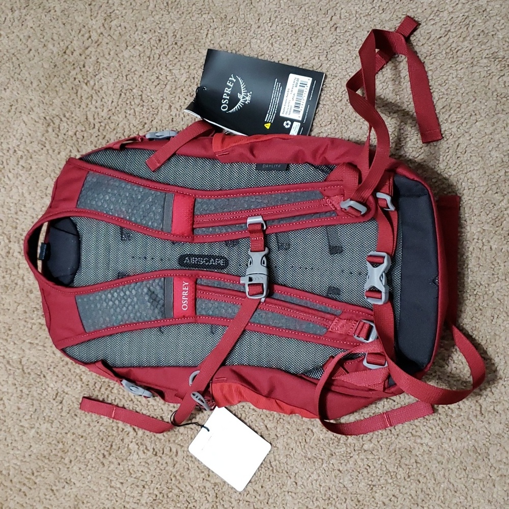 Osprey Cosmic Red Daylite Backpack 13 L NEW NWT $60 - Picture 5 of 9